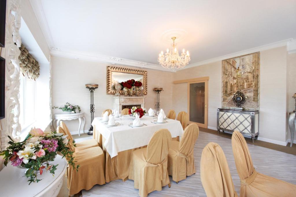 Baden-Baden Hotel ハルキウ エクステリア 写真
